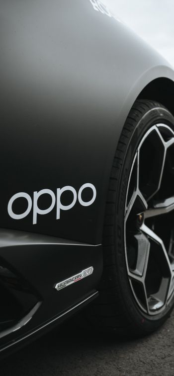 Обои 828x1792 OPPO, черная машина, колесо