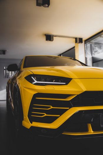 Обои 640x960 желтый Lamborghini Urus, внедорожник