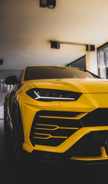 Обои 600x1024 желтый Lamborghini Urus, внедорожник