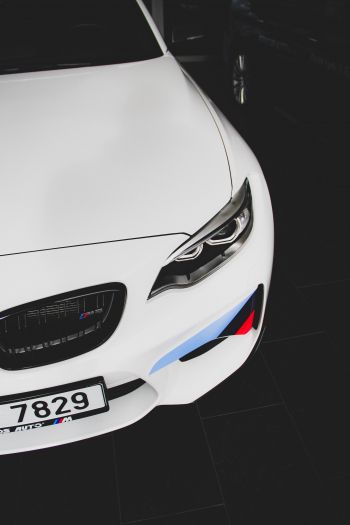Обои 640x960 белый BMW M2, спортивная машина, черное и белое