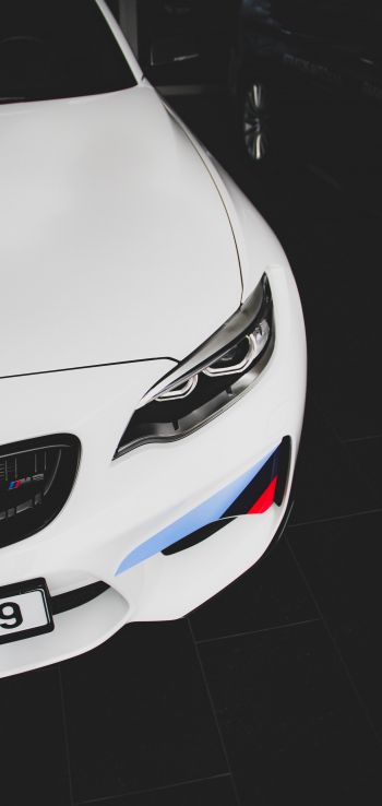 Обои 1440x3040 белый BMW M2, спортивная машина, черное и белое