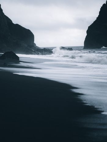 Обои 1620x2160 Пляж Рейнисфьяра, Исландия, темный