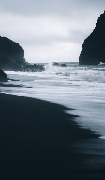 Обои 600x1024 Пляж Рейнисфьяра, Исландия, темный