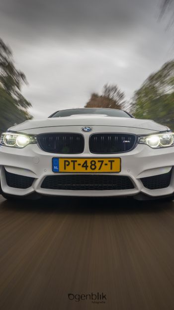 BMW M4, high speed Wallpaper 640x1136