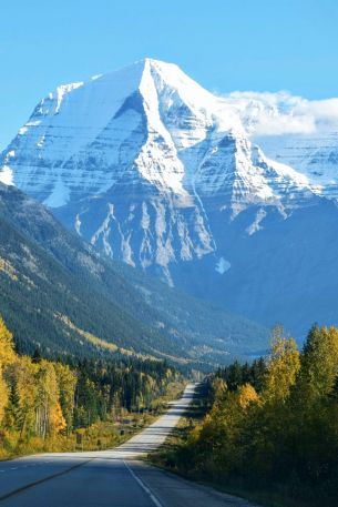 Mount Robson, Canada, highway Wallpaper 640x960