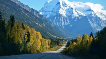 Mount Robson, Canada, highway Wallpaper 1600x900