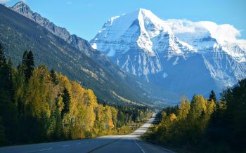 Mount Robson, Canada, highway Wallpaper 2560x1600