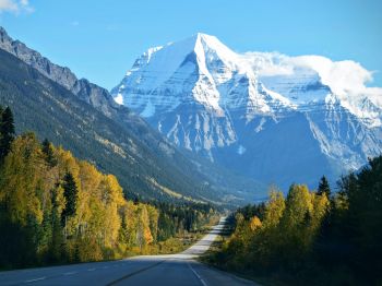 Mount Robson, Canada, highway Wallpaper 1024x768