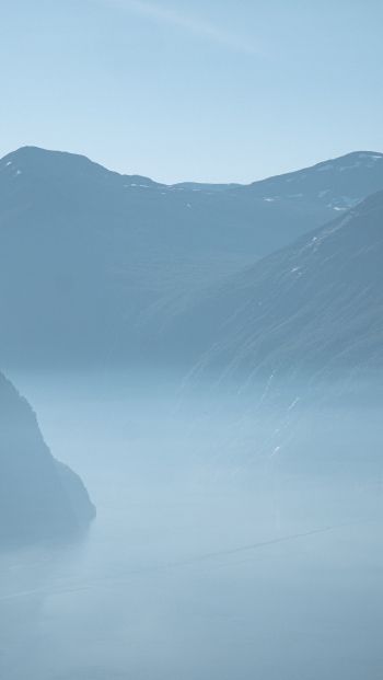 Обои 640x1136 горный пейзаж, туман, голубой