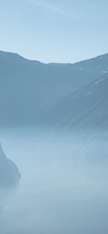 Обои 828x1792 горный пейзаж, туман, голубой