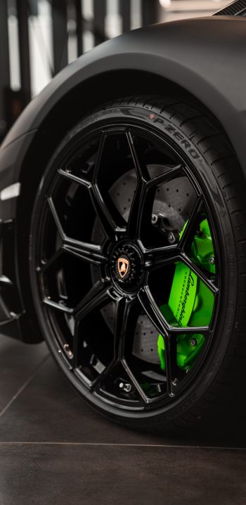 Обои 1440x2960 колесо Lamborghini, черный, спортивная машина