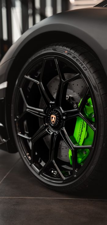 Обои 1440x3040 колесо Lamborghini, черный, спортивная машина