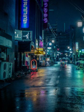 Обои 1536x2048 ночной город, переулок, Япония