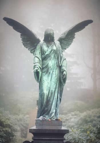 Обои 1668x2388 статуя, кладбище, ангел