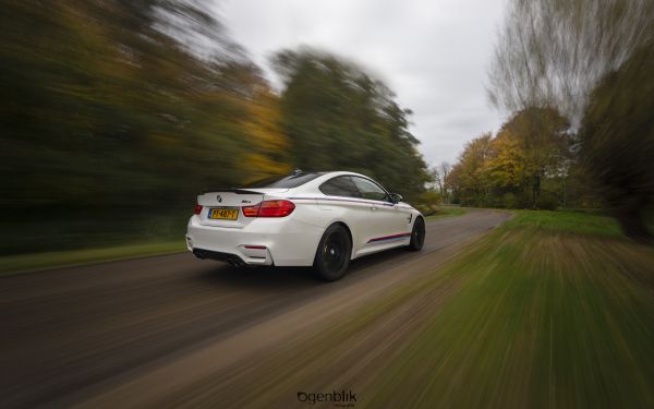 BMW M4, high speed Wallpaper 2560x1600