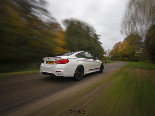 BMW M4, high speed Wallpaper 1024x768