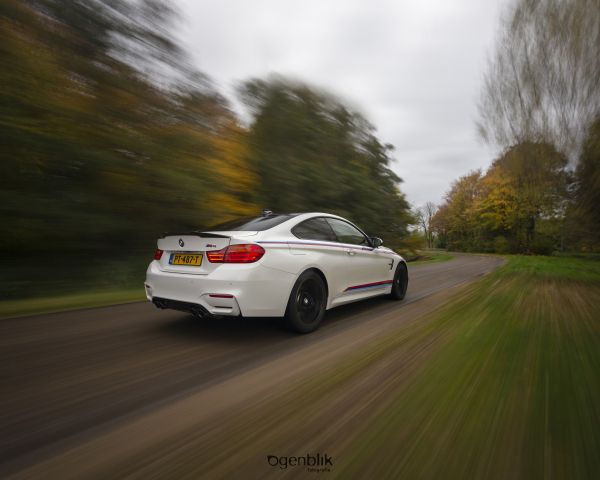 BMW M4, high speed Wallpaper 1280x1024