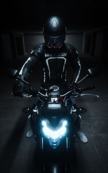 Обои 800x1280 мотоциклист, черный