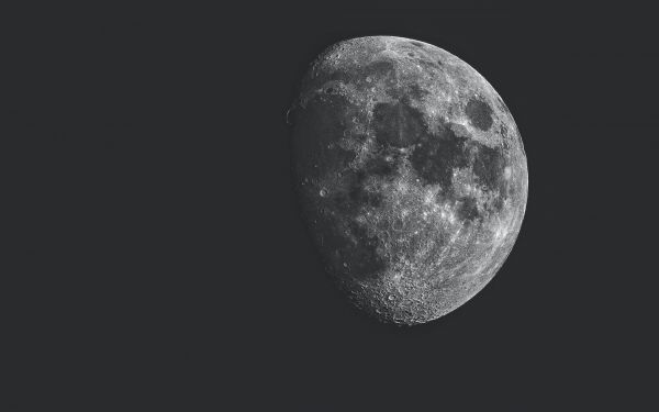 Обои 2560x1600 луна, спутник, черное и белое