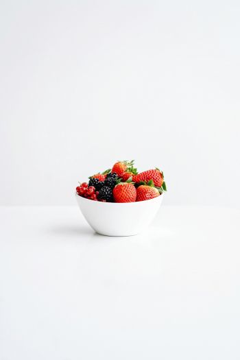 Обои 640x960 фрукты, ягода, на белом фоне