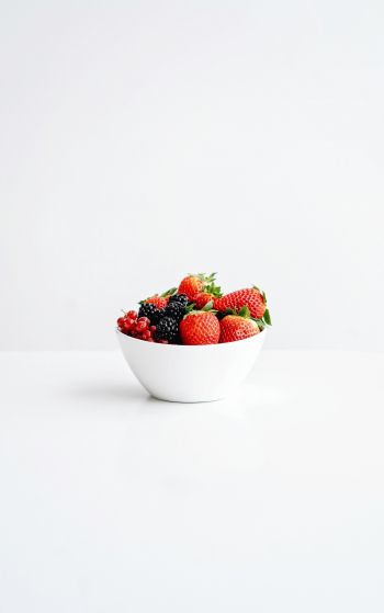 Обои 1752x2800 фрукты, ягода, на белом фоне
