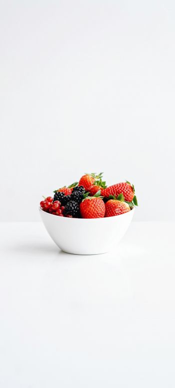 Обои 1440x3200 фрукты, ягода, на белом фоне
