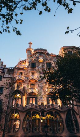 Paseo de Grasia, Barcelona, Spain Wallpaper 600x1024