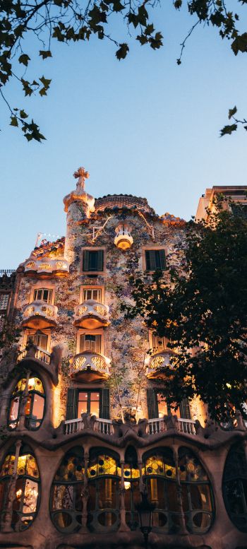 Paseo de Grasia, Barcelona, Spain Wallpaper 1080x2400