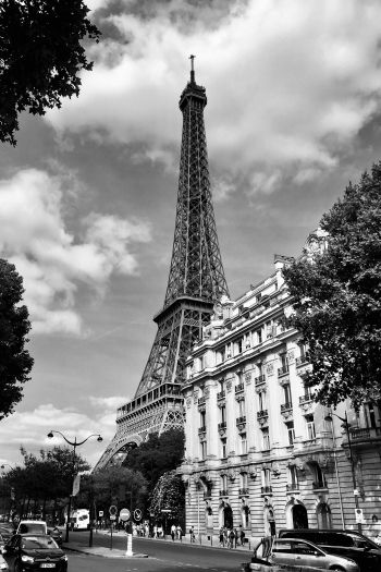Обои 640x960 Эйфелева башня, черное и белое, Париж