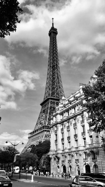 Обои 640x1136 Эйфелева башня, черное и белое, Париж