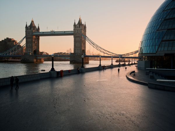 Обои 800x600 Тауэрский мост, Лондон, Великобритания, городская жизнь, река