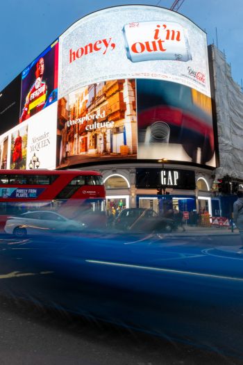 Обои 640x960 Лондон, Великобритания, билборды, город