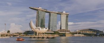 Обои 3440x1440 Сингапур, офисное здание, море