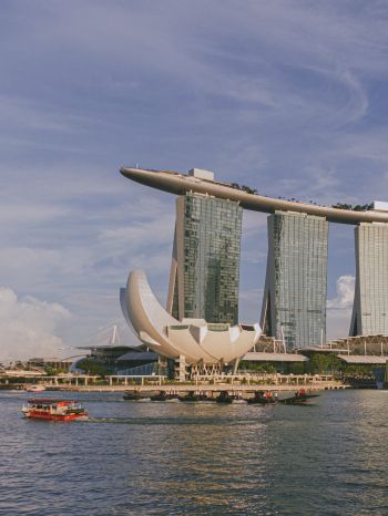 Обои 1620x2160 Сингапур, офисное здание, море