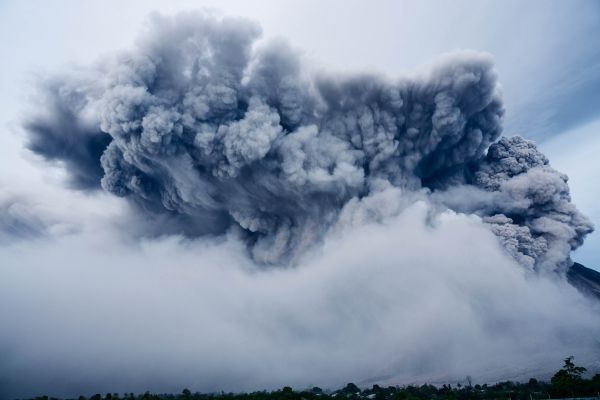 Обои 6000x4000 облака, дым, Гора Синабунг