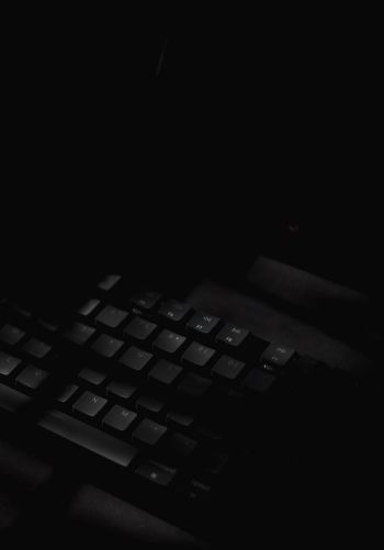 Обои 1668x2388 клавиатура, черные обои