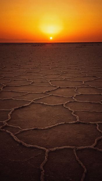 Lake Salt, Iran Wallpaper 640x1136