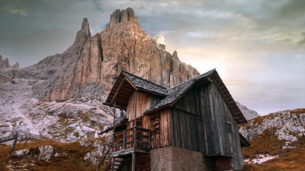 Violet Towers, tires, BJ, Italy, mountains Wallpaper 1366x768