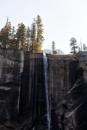 Vernal Falls, Yosemite Valley, California, USA Wallpaper 640x960