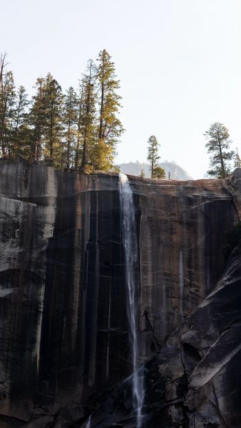 Vernal Falls, Yosemite Valley, California, USA Wallpaper 640x1136