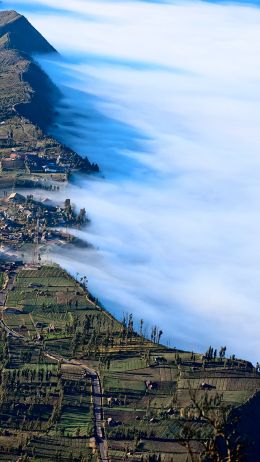 Обои 720x1280 гора Бромо, Индонезия, туман