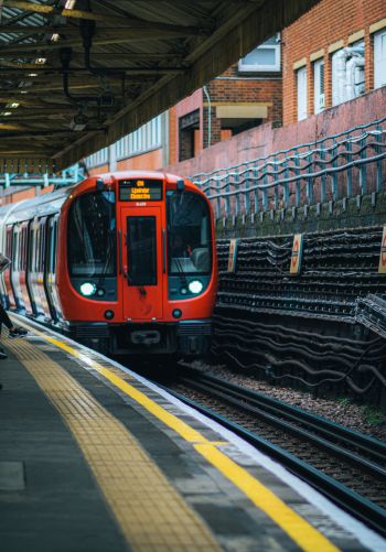 Обои 1668x2388 Лондон, Великобритания, поезд, метро