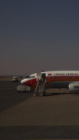 Обои 1440x2560 Виндхук, Намибия, самолет