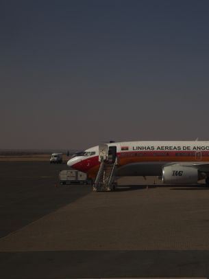 Обои 1668x2224 Виндхук, Намибия, самолет