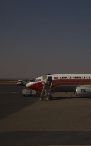 Windhoek, Namibia, plane Wallpaper 1752x2800