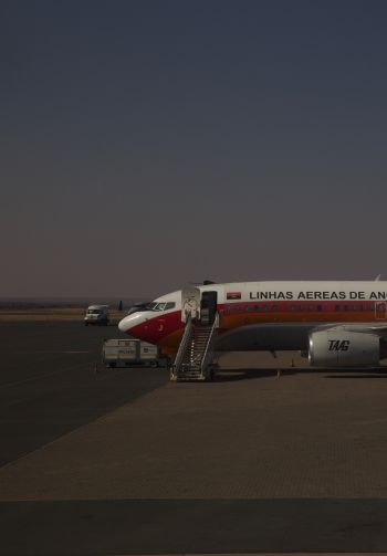 Обои 1640x2360 Виндхук, Намибия, самолет