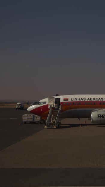 Windhoek, Namibia, plane Wallpaper 640x1136