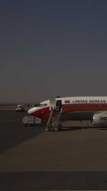 Обои 720x1280 Виндхук, Намибия, самолет