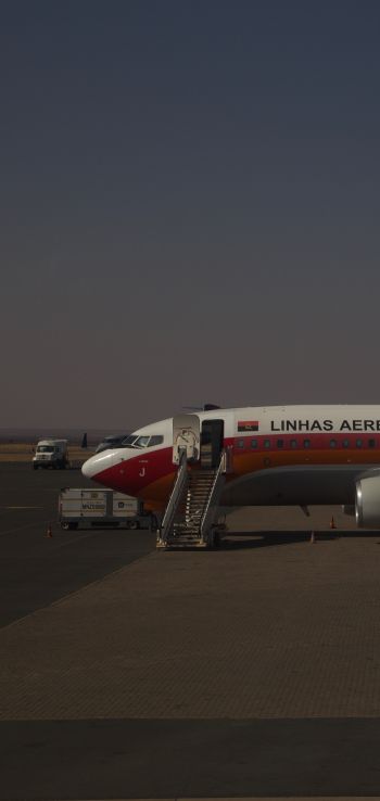 Обои 720x1520 Виндхук, Намибия, самолет