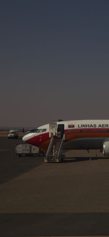 Обои 1170x2532 Виндхук, Намибия, самолет